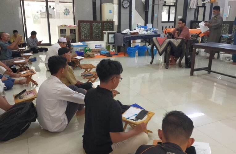 Pengurus Takmir Masjid Al-Ikhlas Keputih Adakan Pelatihan Perawatan Jenazah
